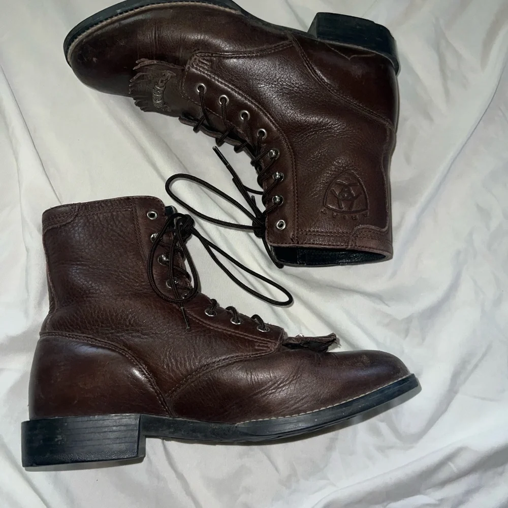 Ariat lacetie Brown roundtoe Leather Boots - Picture 2 of 4
